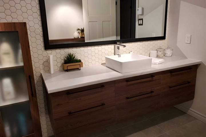 Une armoire de salle de bain fabriquée selon vos goûts